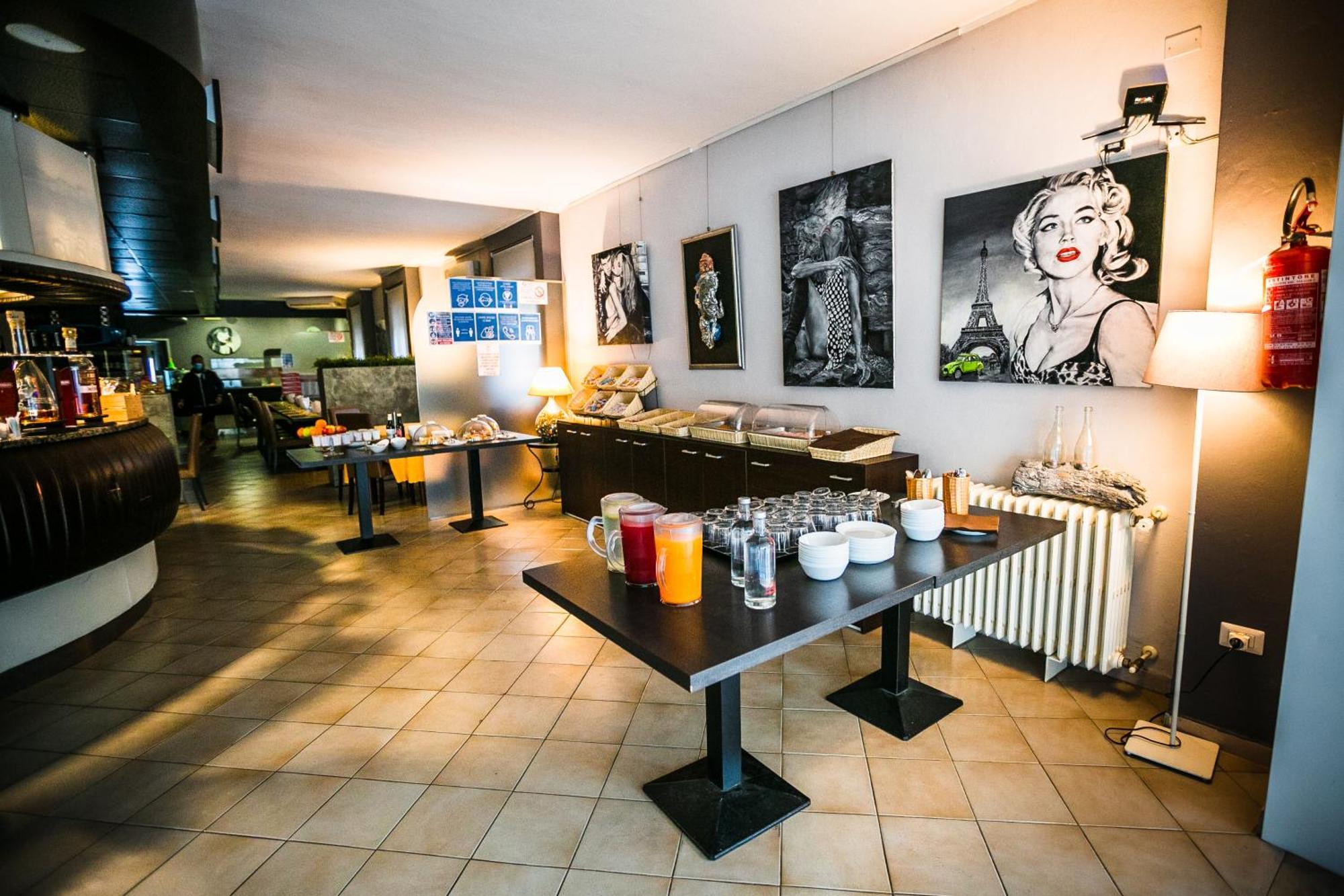 Italia Hotel 3*